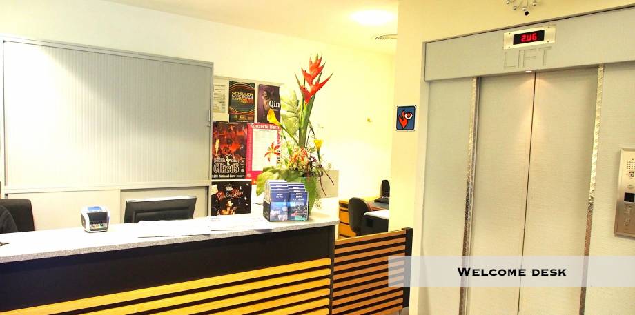 Welcome desk (2)